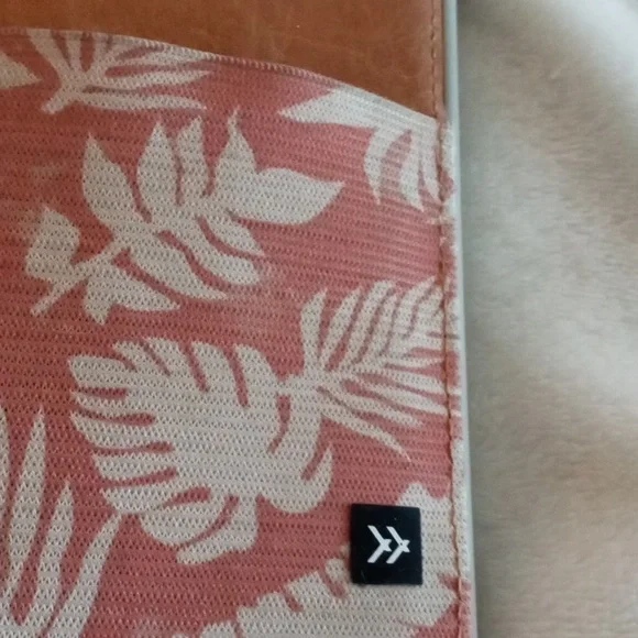 Thread Wallets Case - Picture 2 of 9